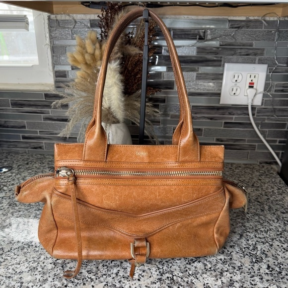 Botkier | Gorgeous Leather Shoulder Bag - Picture 3 of 14